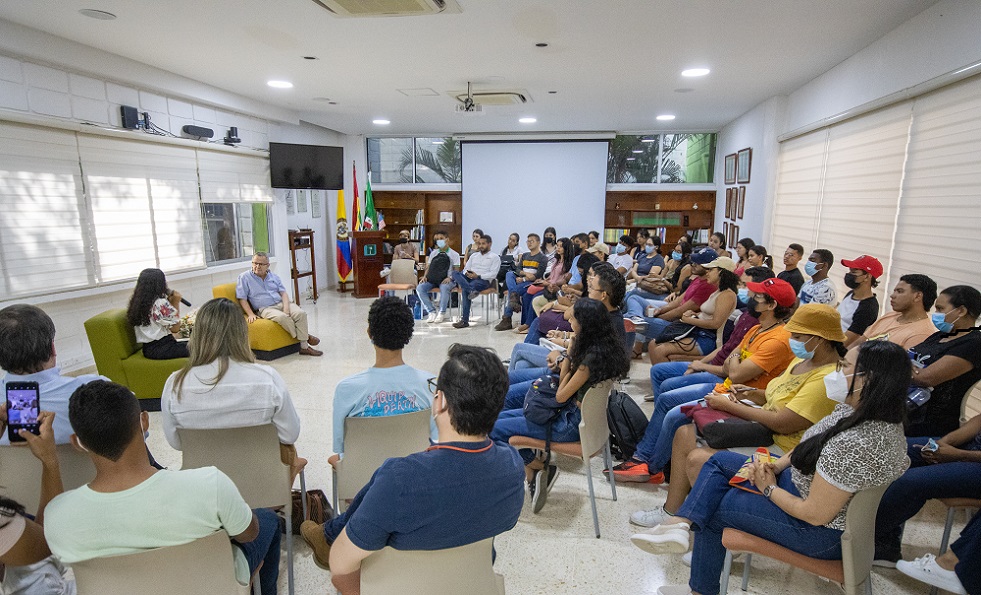 Estudiantes comparten experiencias con empresarios - UTB