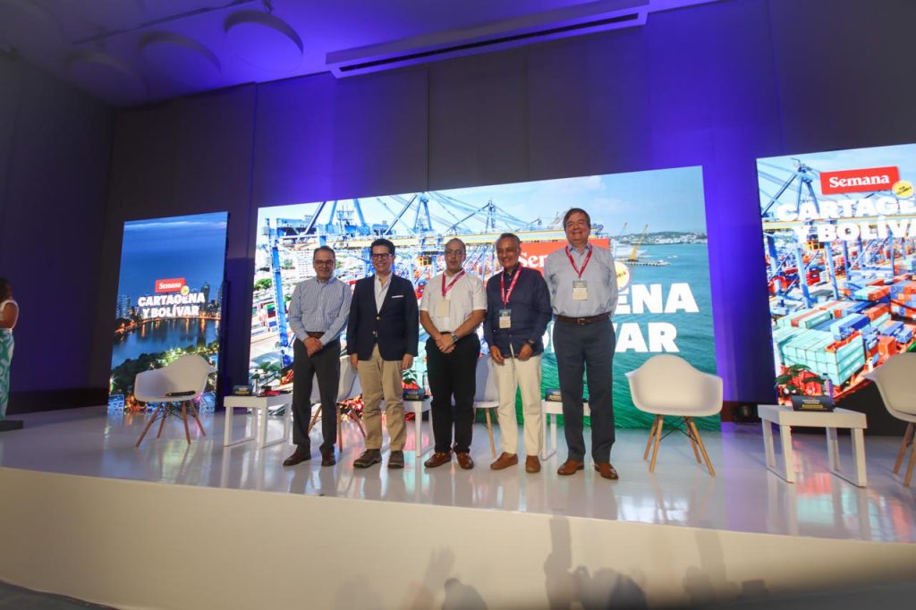De izquierda a derecha: Carlos Rodríguez, subdirector de SEMANA; Herman Galán Barrera, presidente de la Refinería de Cartagena SAS; Oscar Delgado, Gerente IP Nuevo Aeropuerto de Cartagena; Henry Gallardo, Hospital Serena del Mar, y Alberto Roa, rector de la UTB.
