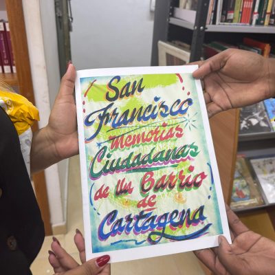 Cartilla de fotos del museo. // Foto: Brenda Navas