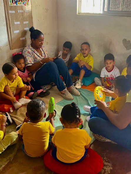 Niosca Colina, la maestra que da amor en El Pozón (4)